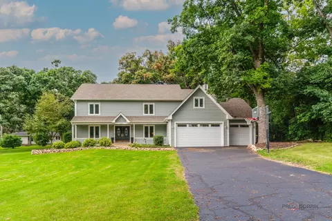 7225 Red Oak Dr, Crystal Lake, IL 60012