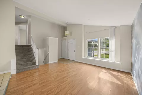 Living - 239 Willow Rd, Matteson, IL 60443 photo 3 of 8