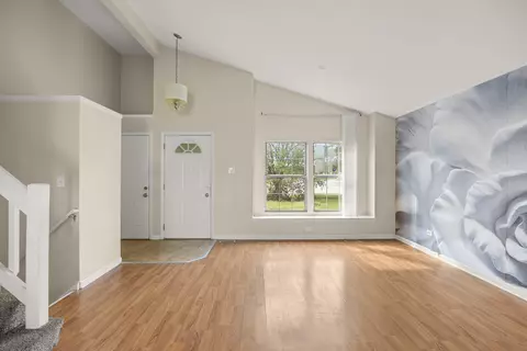 Living - 239 Willow Rd, Matteson, IL 60443 photo 5 of 8