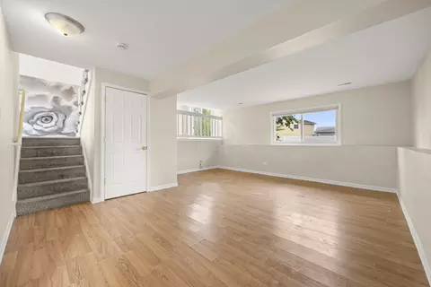 Living - 239 Willow Rd, Matteson, IL 60443 photo 6 of 8
