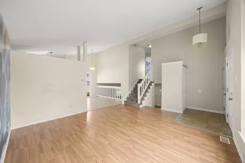 Living - 239 Willow Rd, Matteson, IL 60443 photo 2 of 8