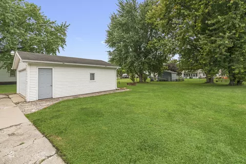 Exterior - 206 S 3rd St, Malta, IL 60150 photo 5 of 6