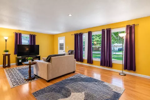 Living - 206 S 3rd St, Malta, IL 60150 photo 1 of 2