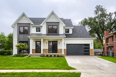 1515 N Fernandez Pl, Arlington Heights, IL 60004