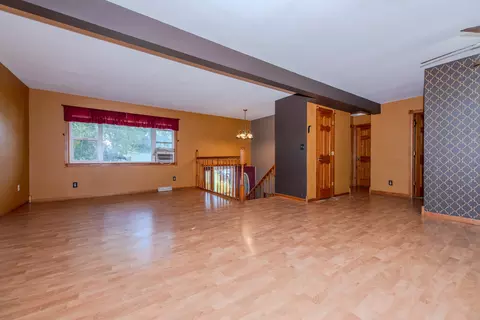 Living - 1430 Lantern Ln, Morris, IL 60450 photo 2 of 6