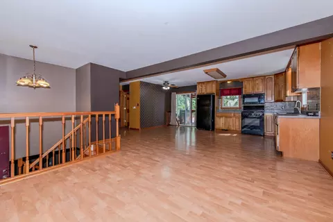 Living - 1430 Lantern Ln, Morris, IL 60450 photo 4 of 6