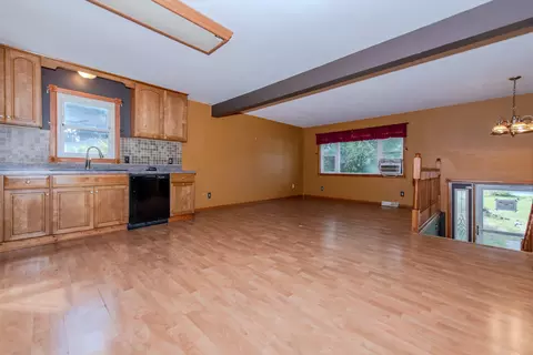 Living - 1430 Lantern Ln, Morris, IL 60450 photo 1 of 6