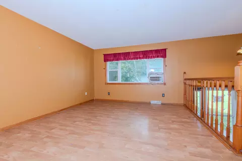 Living - 1430 Lantern Ln, Morris, IL 60450 photo 3 of 6