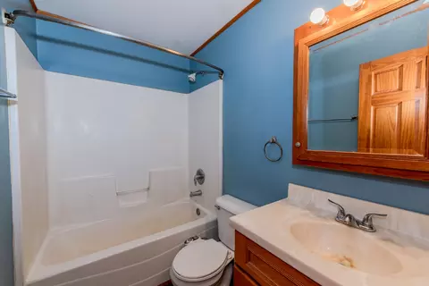 Bath - 1430 Lantern Ln, Morris, IL 60450 photo 1 of 1