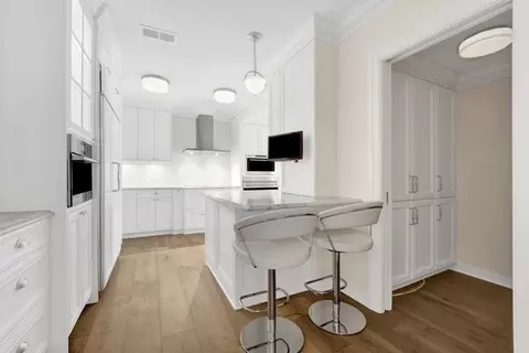 Kitchen - 40 E Delaware Pl #1701, Chicago, IL 60611 photo 2 of 2