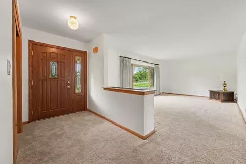 Living - 18517 Frontage Rd, Lansing, IL 60438 photo 4 of 5