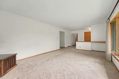 Living - 18517 Frontage Rd, Lansing, IL 60438 photo 2 of 5