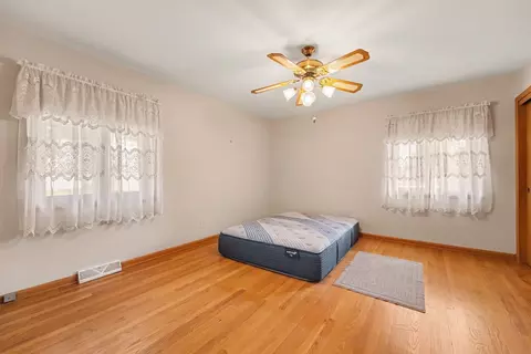 Bedroom - 18517 Frontage Rd, Lansing, IL 60438 photo 2 of 2