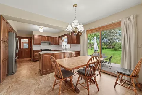 Kitchen - 18517 Frontage Rd, Lansing, IL 60438 photo 1 of 4