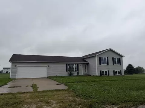 501 Travis Dr, Carlock, IL 61725