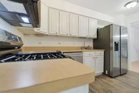 Kitchen - 1174 E 53rd St, Chicago, IL 60615 photo 2 of 3