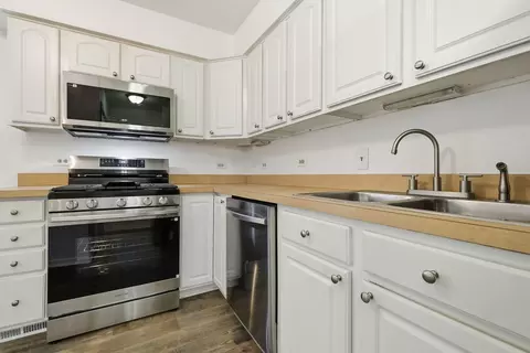 Kitchen - 1174 E 53rd St, Chicago, IL 60615 photo 1 of 3