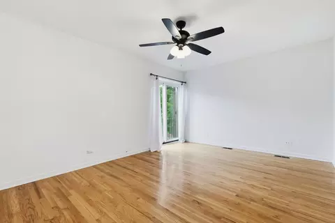 Bedroom - 1174 E 53rd St, Chicago, IL 60615 photo 2 of 4