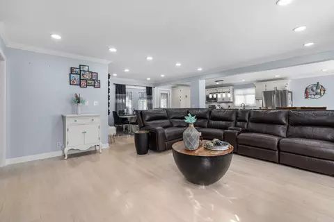 Living - 960 Becker Ln, Aurora, IL 60505 photo 1 of 2