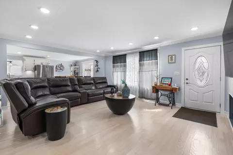 Other - 960 Becker Ln, Aurora, IL 60505 photo 4 of 12