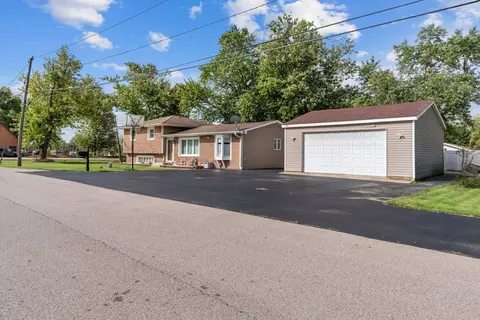 Other - 960 Becker Ln, Aurora, IL 60505 photo 2 of 12