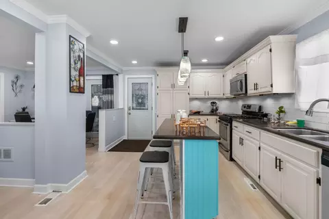 Other - 960 Becker Ln, Aurora, IL 60505 photo 5 of 12