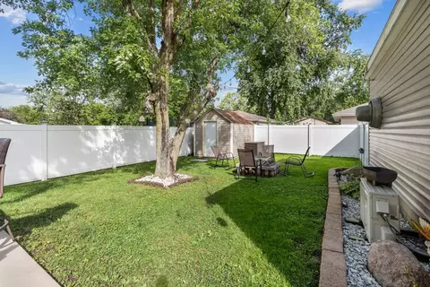 Exterior - 960 Becker Ln, Aurora, IL 60505 photo 9 of 9