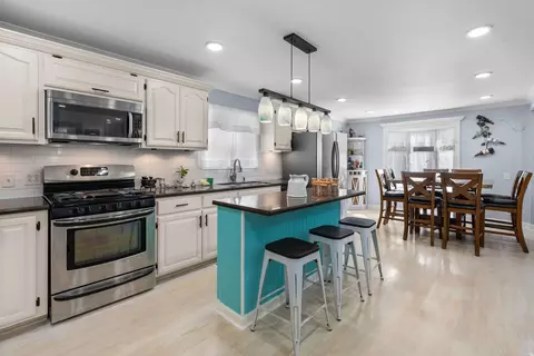Kitchen - 960 Becker Ln, Aurora, IL 60505 photo 1 of 2