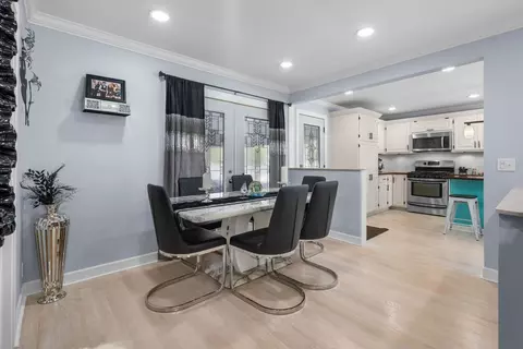 Dining - 960 Becker Ln, Aurora, IL 60505 photo 1 of 3