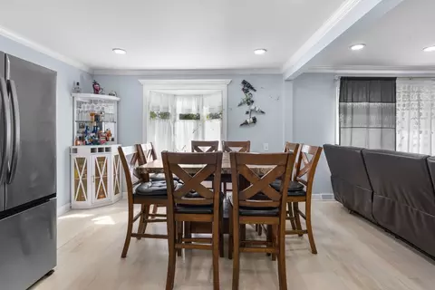 Dining - 960 Becker Ln, Aurora, IL 60505 photo 3 of 3