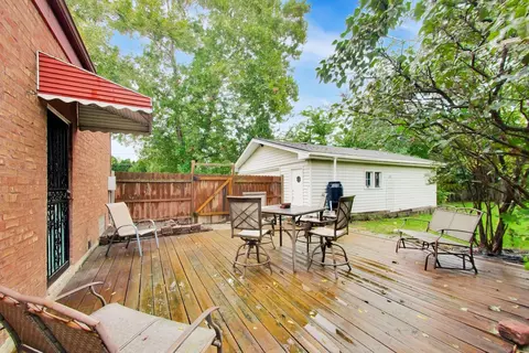 Exterior - 2183 Laura Ln, Des Plaines, IL 60018 photo 5 of 9