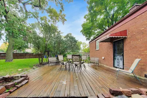 Exterior - 2183 Laura Ln, Des Plaines, IL 60018 photo 3 of 9