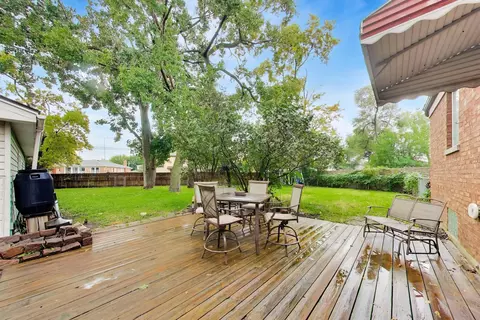 Exterior - 2183 Laura Ln, Des Plaines, IL 60018 photo 4 of 9