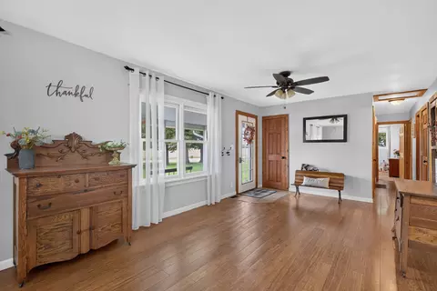 Entry Way - 28633 N 200 East Rd, Ancona, IL 61311 photo 2 of 4