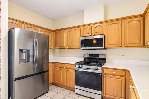 Kitchen - 163 Lucerne Ct, Wheeling, IL 60090 photo 6 of 6