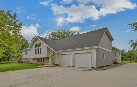 7 N140 Nancy Ln, Saint Charles, IL 60175