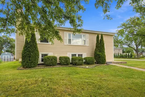 9338 Oak St, Orland Park, IL 60462
