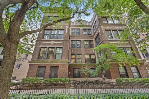 425 W Briar Pl #1E, Chicago, IL 60657