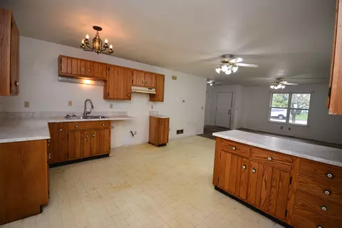 Kitchen - 27 Partner Pl, Bloomington, IL 61701 photo 2 of 3