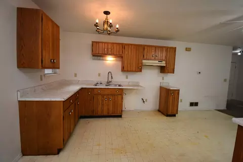 Kitchen - 27 Partner Pl, Bloomington, IL 61701 photo 3 of 3