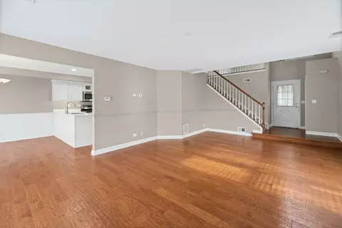 Living - Undisclosed, Hoffman Estates, IL 60010 photo 4 of 4