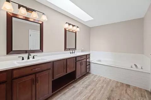 Bath - Undisclosed, Hoffman Estates, IL 60010 photo 2 of 3