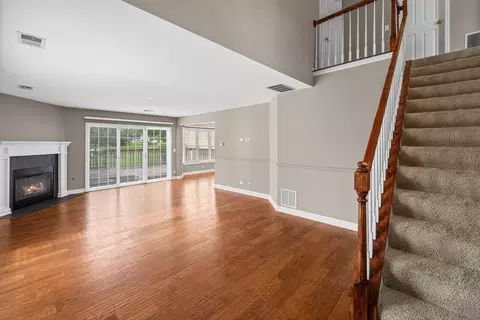 Living - Undisclosed, Hoffman Estates, IL 60010 photo 3 of 4