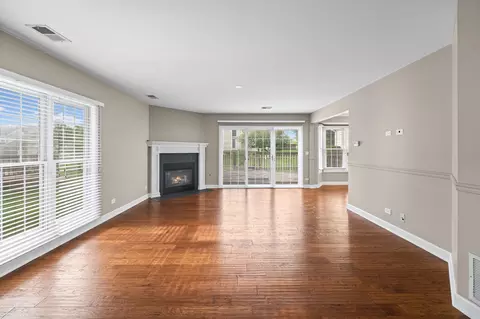 Living - Undisclosed, Hoffman Estates, IL 60010 photo 1 of 4