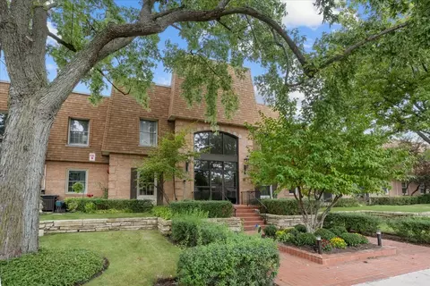 1230 Park Ave #210, Highland Park, IL 60035