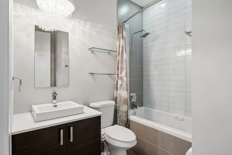 Bath - Undisclosed, Chicago, IL 60622 photo 4 of 4