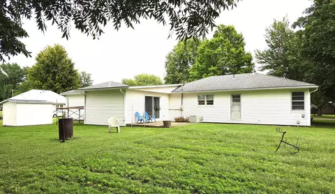 Exterior - 355 Lee Evans Dr, Hull, IL 62343 photo 1 of 2