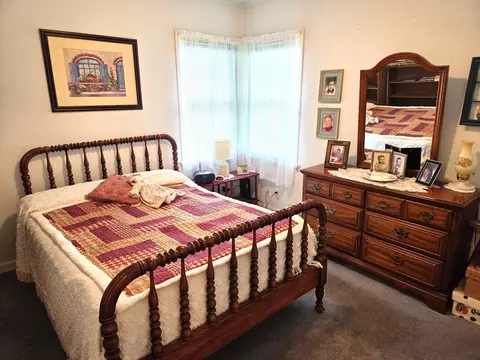 Bedroom - 355 Lee Evans Dr, Hull, IL 62343 photo 2 of 2