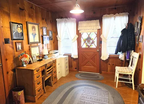 Entry Way - 355 Lee Evans Dr, Hull, IL 62343 photo 1 of 2