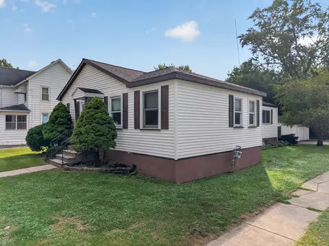 Exterior - 105 S Main St, Seneca, IL 61360 photo 3 of 7